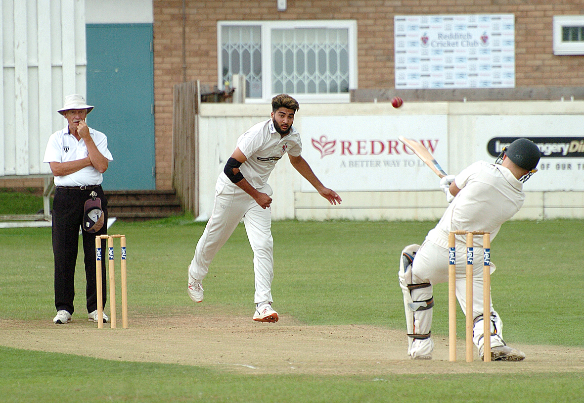 Colwall crushed by Moyhuddin's five-wicket salvo - The Redditch Standard
